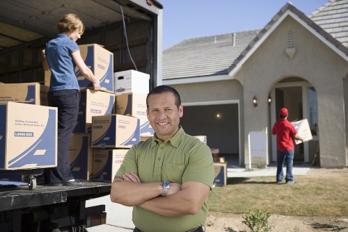 Truck transport for furniture and boxes around Putney