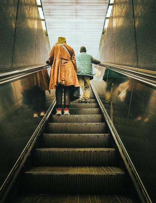 https://putneyremovals.com/blog/staircase-parking-and-lift-challenges-for-putney-moves/